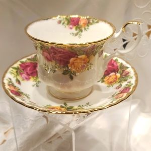 Vintage ROYAL ALBERT Old Country Roses TEACUP/SAUCER SET EUC